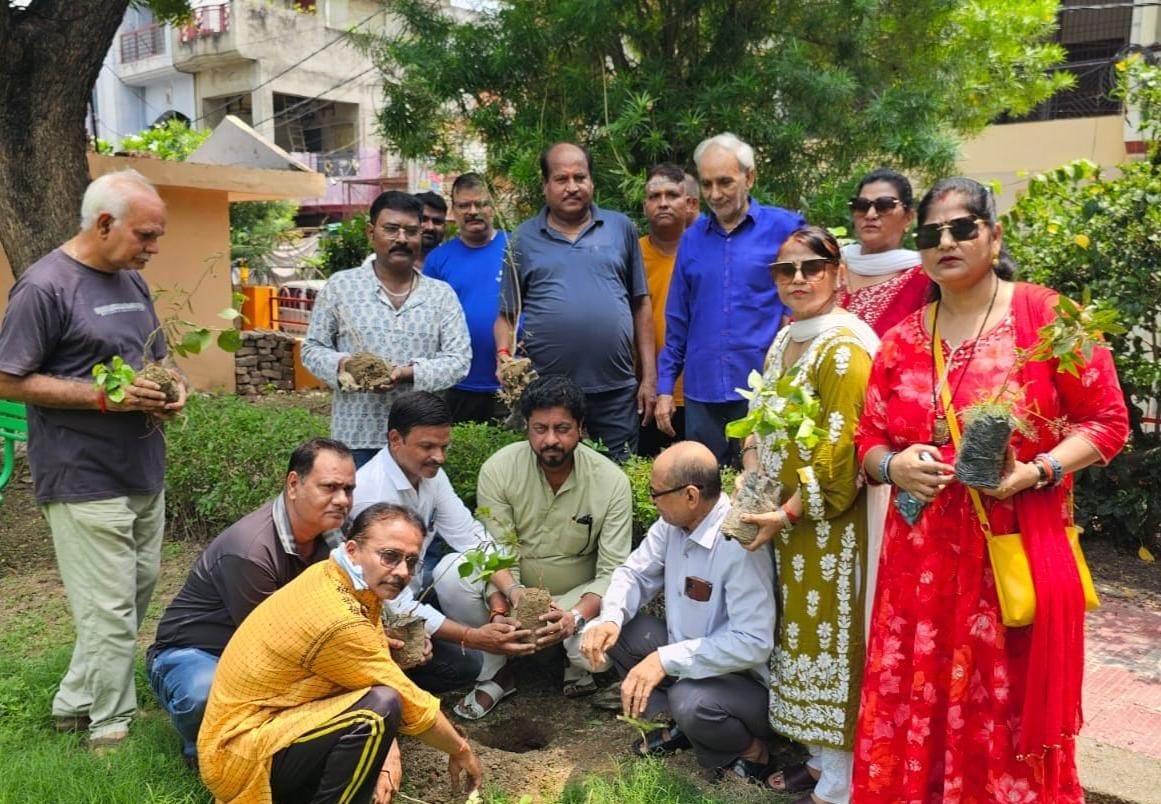 भारतीय जन सेवा समिति ने लगाए 51 पौधे