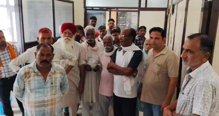 बिजली बिल जमा नहीं होने से परेशान उपभोक्ता। सोशल मीडिया।