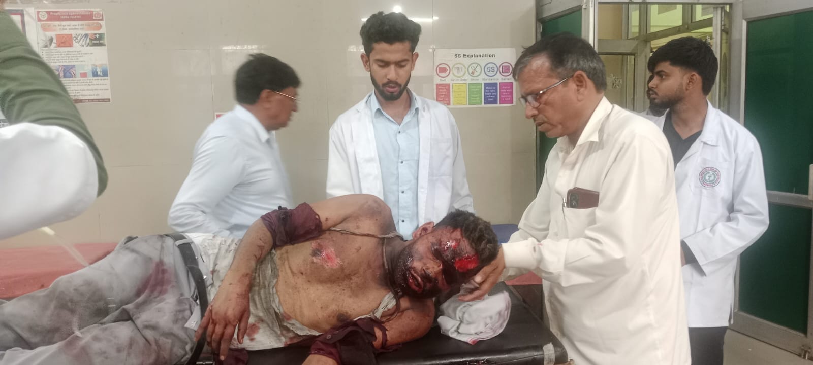 फोटो26 धमाके के बाद गैस टैंकर के पास एकत्रित लोग। संवाद