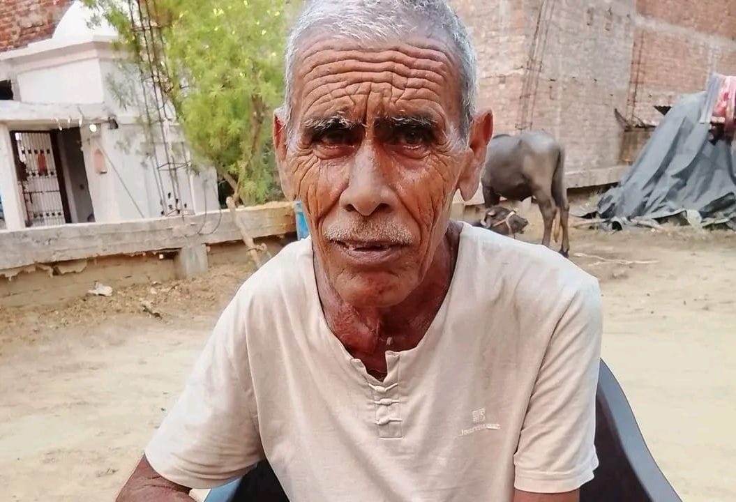 हत्या के बाद जांच करती पुलिस हत्या के बाद जांच करती पुलिस