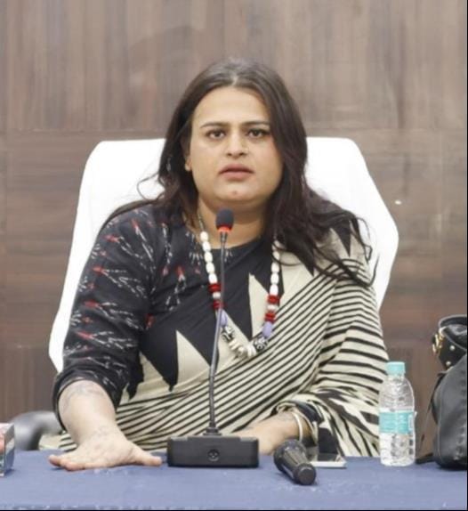 कार्यशाला में शामिल उत्तर प्रदेश ट्रांसजेंडर कल्याण बोर्ड की सलाहकार देविका देवेंद्र मंगलमुखी औ कार्यशाला में शामिल उत्तर प्रदेश ट्रांसजेंडर कल्याण बोर्ड की सलाहकार देविका देवेंद्र मंगलमुखी औ