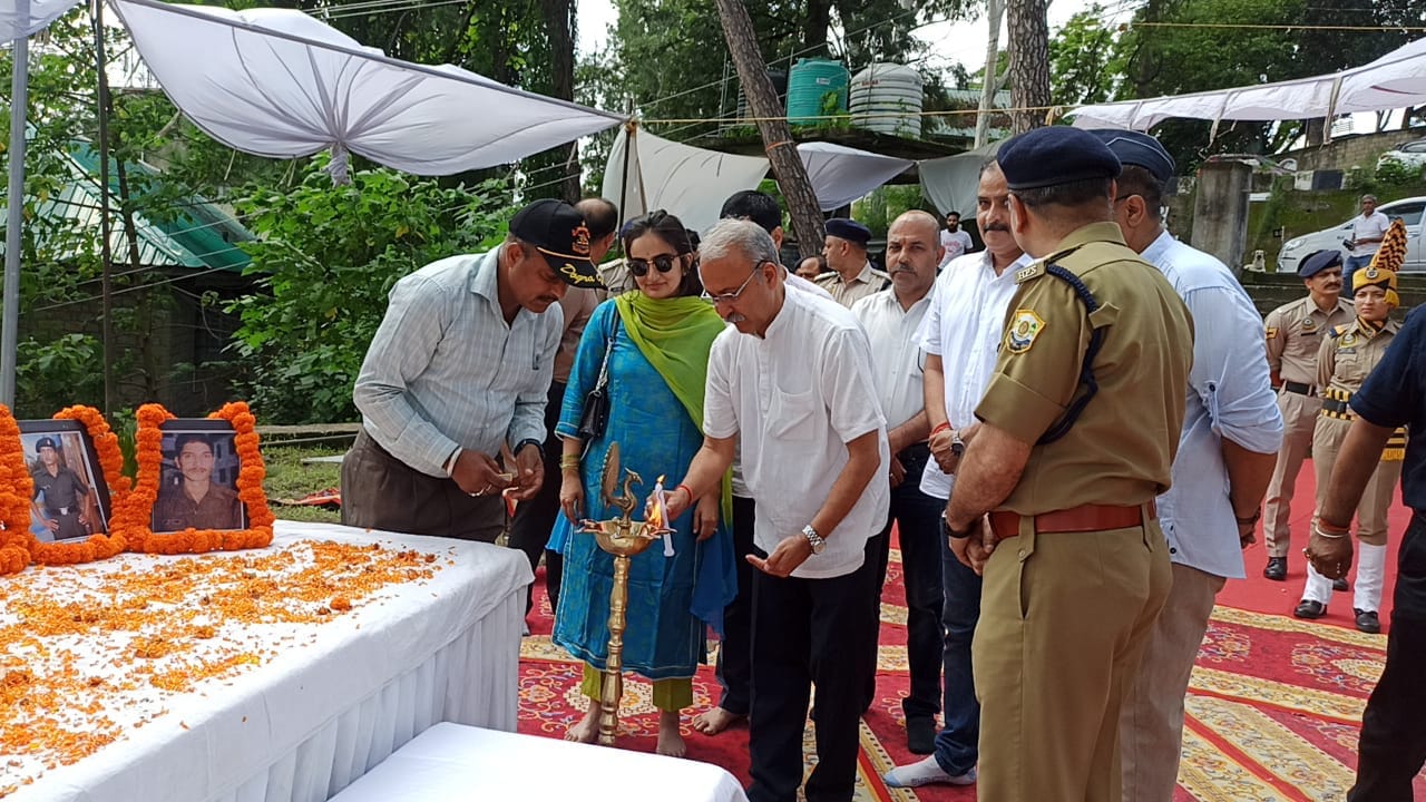लिदानी कैप्टन मृदुल शर्मा पार्क एवं निर्माणाधीन युद्ध स्मारक परिसर में विजय कारगिल दिवस पर बलिद लिदानी कैप्टन मृदुल शर्मा पार्क एवं निर्माणाधीन युद्ध स्मारक परिसर में विजय कारगिल दिवस पर बलिद