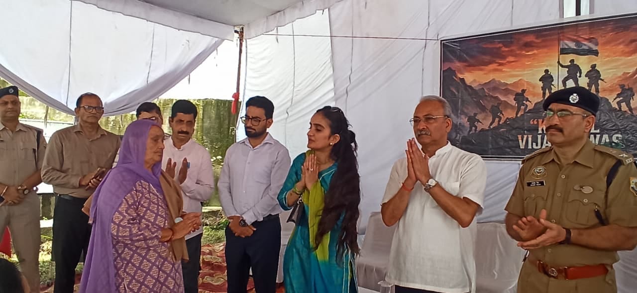लिदानी कैप्टन मृदुल शर्मा पार्क एवं निर्माणाधीन युद्ध स्मारक परिसर में विजय कारगिल दिवस पर बलिद लिदानी कैप्टन मृदुल शर्मा पार्क एवं निर्माणाधीन युद्ध स्मारक परिसर में विजय कारगिल दिवस पर बलिद