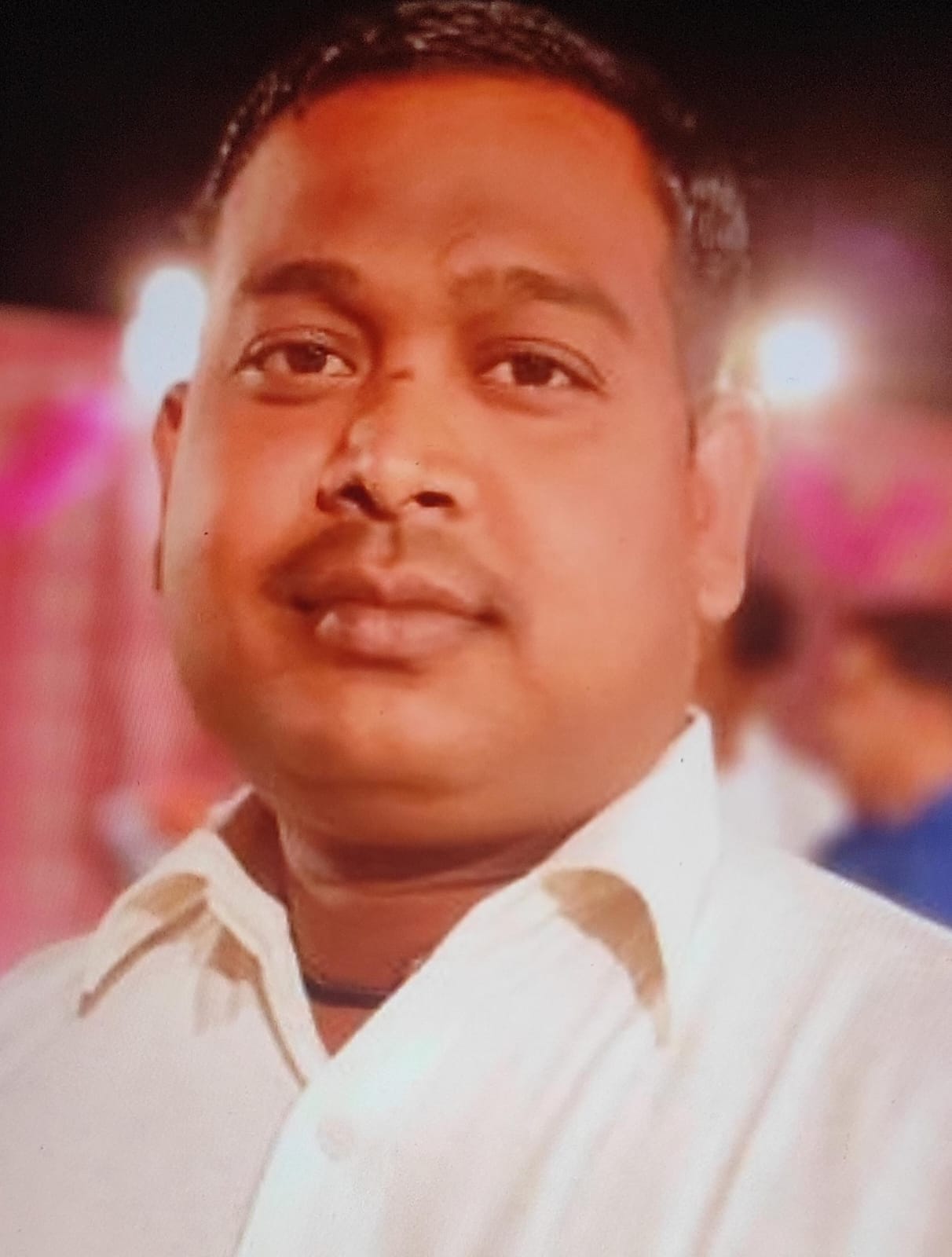 मानपुर कॉलोनी में सड़क किनारे लगा कूड़े का ढेर। संवाद मानपुर कॉलोनी में सड़क किनारे लगा कूड़े का ढेर। संवाद