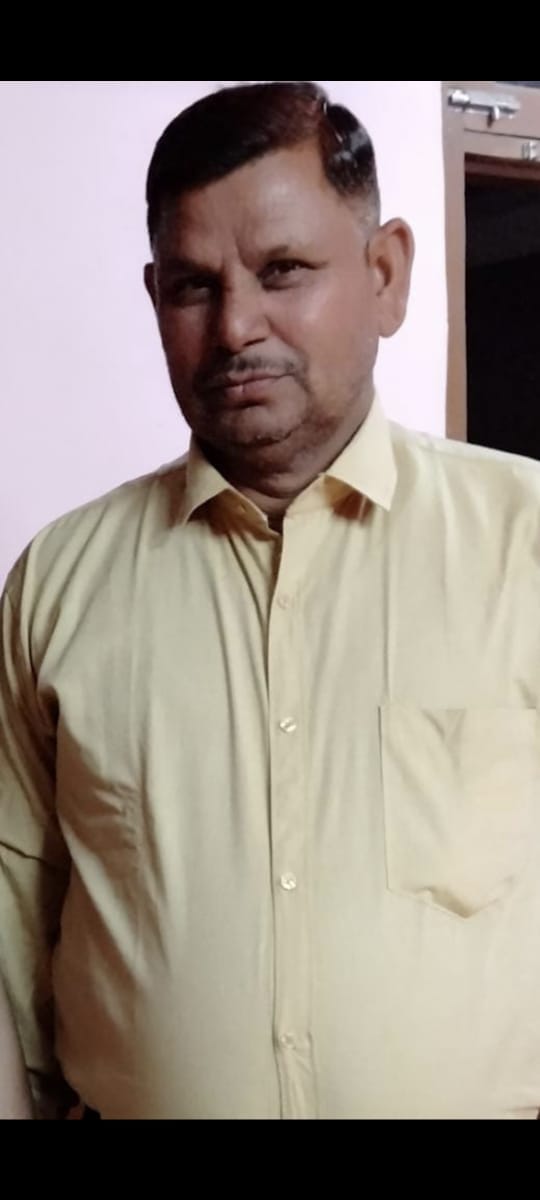 मानपुर कॉलोनी में सड़क किनारे लगा कूड़े का ढेर। संवाद मानपुर कॉलोनी में सड़क किनारे लगा कूड़े का ढेर। संवाद
