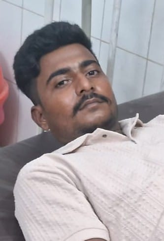 मुठभेड़ में घायल निखिल यादव का सीएचसी नगरपुर में मेडिकल कराने पहुंची पुलिस। संवाद