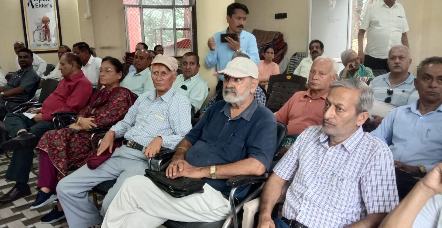 नाहन में जिला सिरमौर पेंशनर संघ की बैठक को संबोधित करते पदाधिकारी। संवाद नाहन में जिला सिरमौर पेंशनर संघ की बैठक को संबोधित करते पदाधिकारी। संवाद