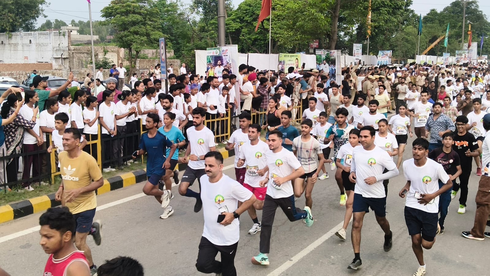 नशे से जंग यमुनानगर के संग जागरूकता मैराथन का शुभारंभ रविवार को जगाधारी के मटका चौक से किया गया