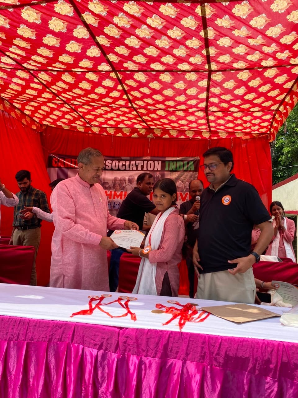 नवीन शैक्षिक सूचना वॉल व आधुनिक ग्रीन बोर्ड का प्रदेश के पूर्व मंत्री और भाजपा पश्चिमी उत्तर प् नवीन शैक्षिक सूचना वॉल व आधुनिक ग्रीन बोर्ड का प्रदेश के पूर्व मंत्री और भाजपा पश्चिमी उत्तर प्