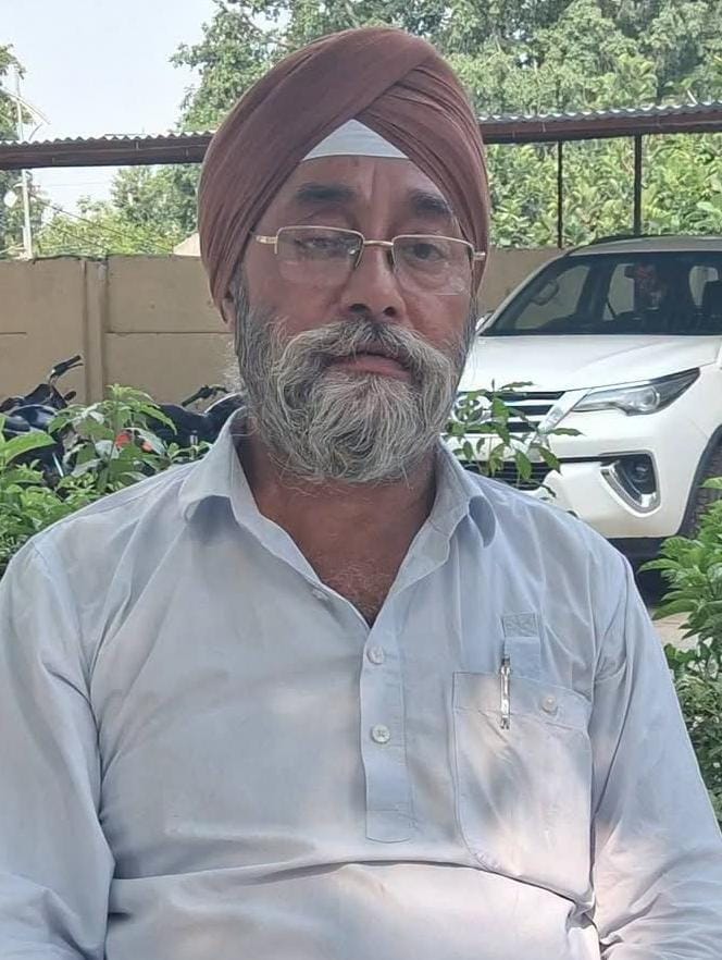 रेलवे स्टेशन पर टूटा पड़ा एनाउंस सिस्टम। संवाद रेलवे स्टेशन पर टूटा पड़ा एनाउंस सिस्टम। संवाद