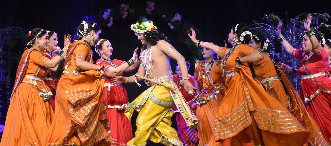 राधा-कृष्ण की मनमोहक रासलीलाओं ने मोहा मन राधा-कृष्ण की मनमोहक रासलीलाओं ने मोहा मन