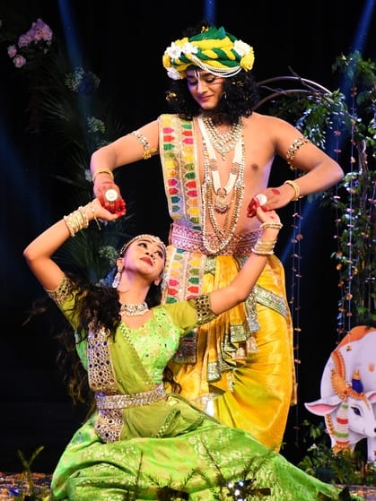 राधा-कृष्ण की मनमोहक रासलीलाओं ने मोहा मन राधा-कृष्ण की मनमोहक रासलीलाओं ने मोहा मन