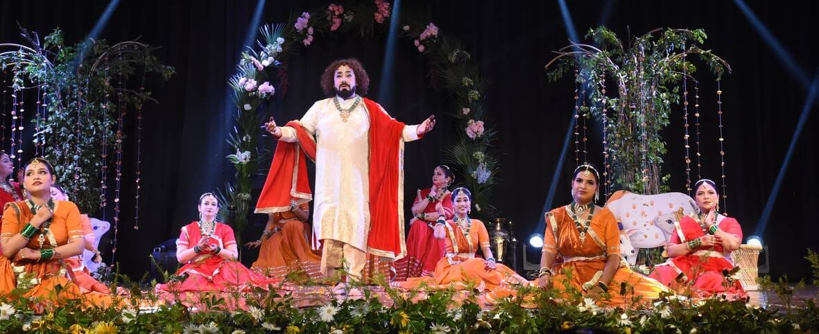 राधा-कृष्ण की मनमोहक रासलीलाओं ने मोहा मन राधा-कृष्ण की मनमोहक रासलीलाओं ने मोहा मन