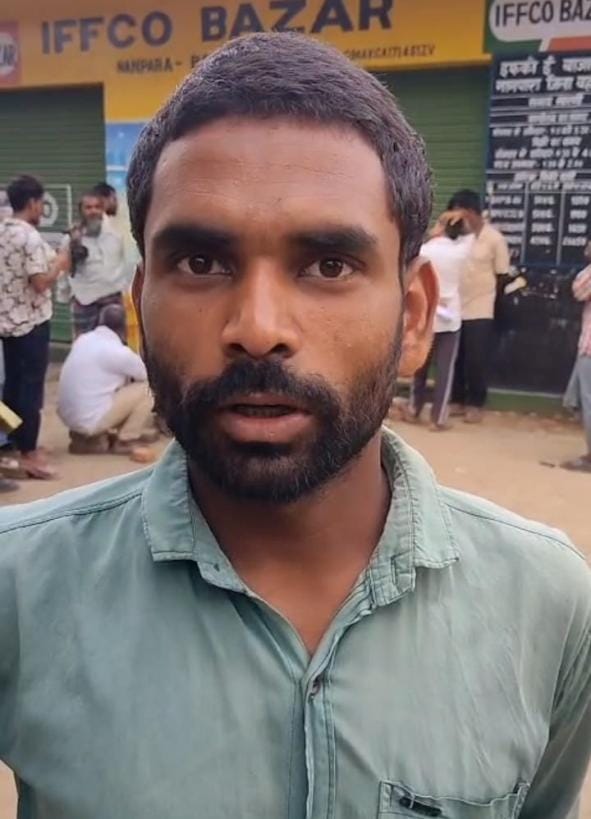 समस्याएं बताते किसान। समस्याएं बताते किसान।