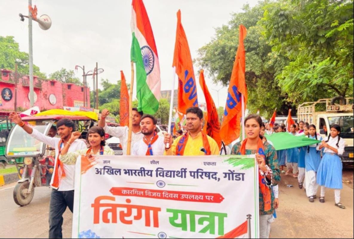  शहीदे आजम सरदार भगत सिंह इंटर कॉलेज के पास रैली निकालते विद्यार्थी। -स्रोत: संगठन