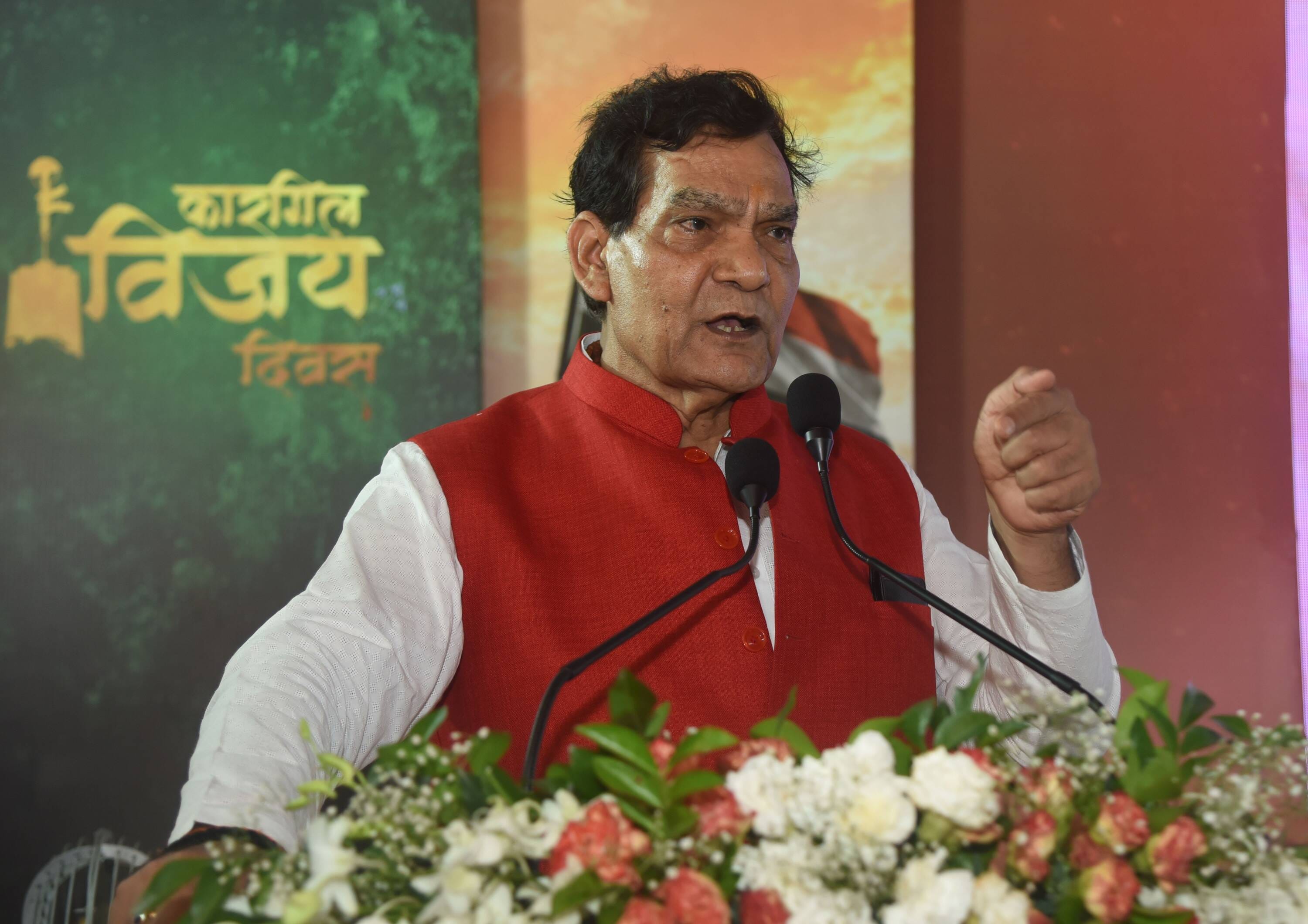 शहीदों के परिजनों, वीर माताओं और वीर नारियों को अंगवस्त्र व स्मृति चिह्न भेंट कर सम्मानित किया 