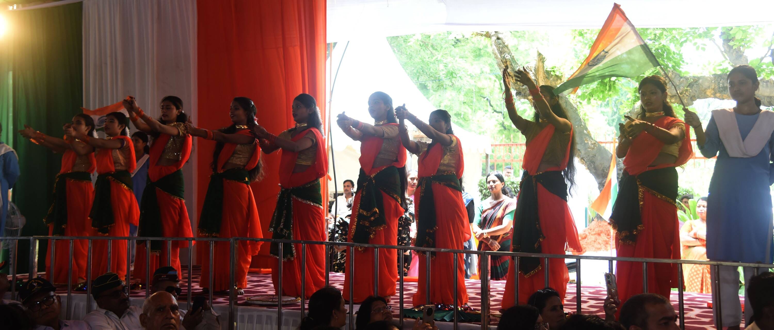 शहीदों के परिजनों, वीर माताओं और वीर नारियों को अंगवस्त्र व स्मृति चिह्न भेंट कर सम्मानित किया 