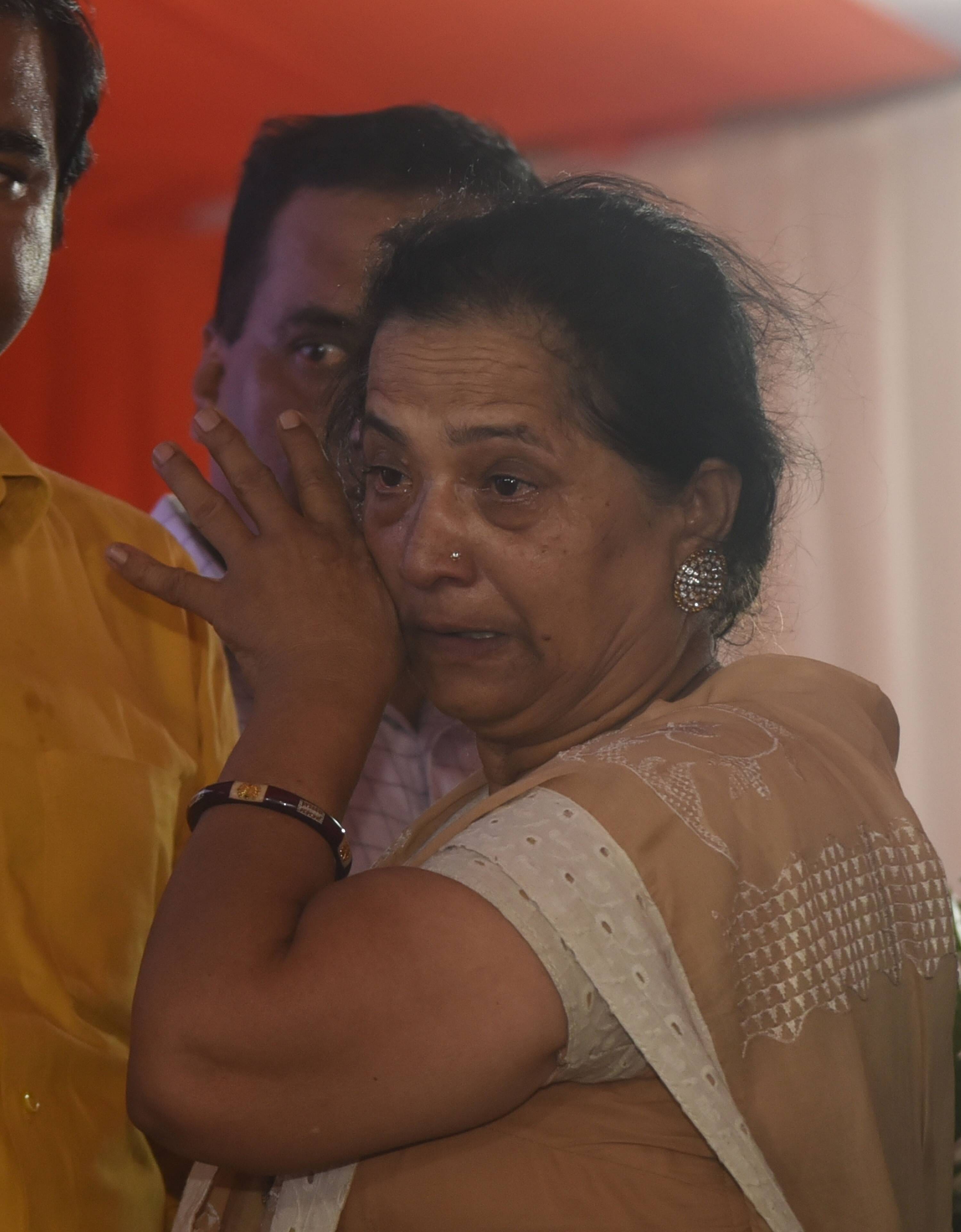 शहीदों के परिजनों, वीर माताओं और वीर नारियों को अंगवस्त्र व स्मृति चिह्न भेंट कर सम्मानित किया 
