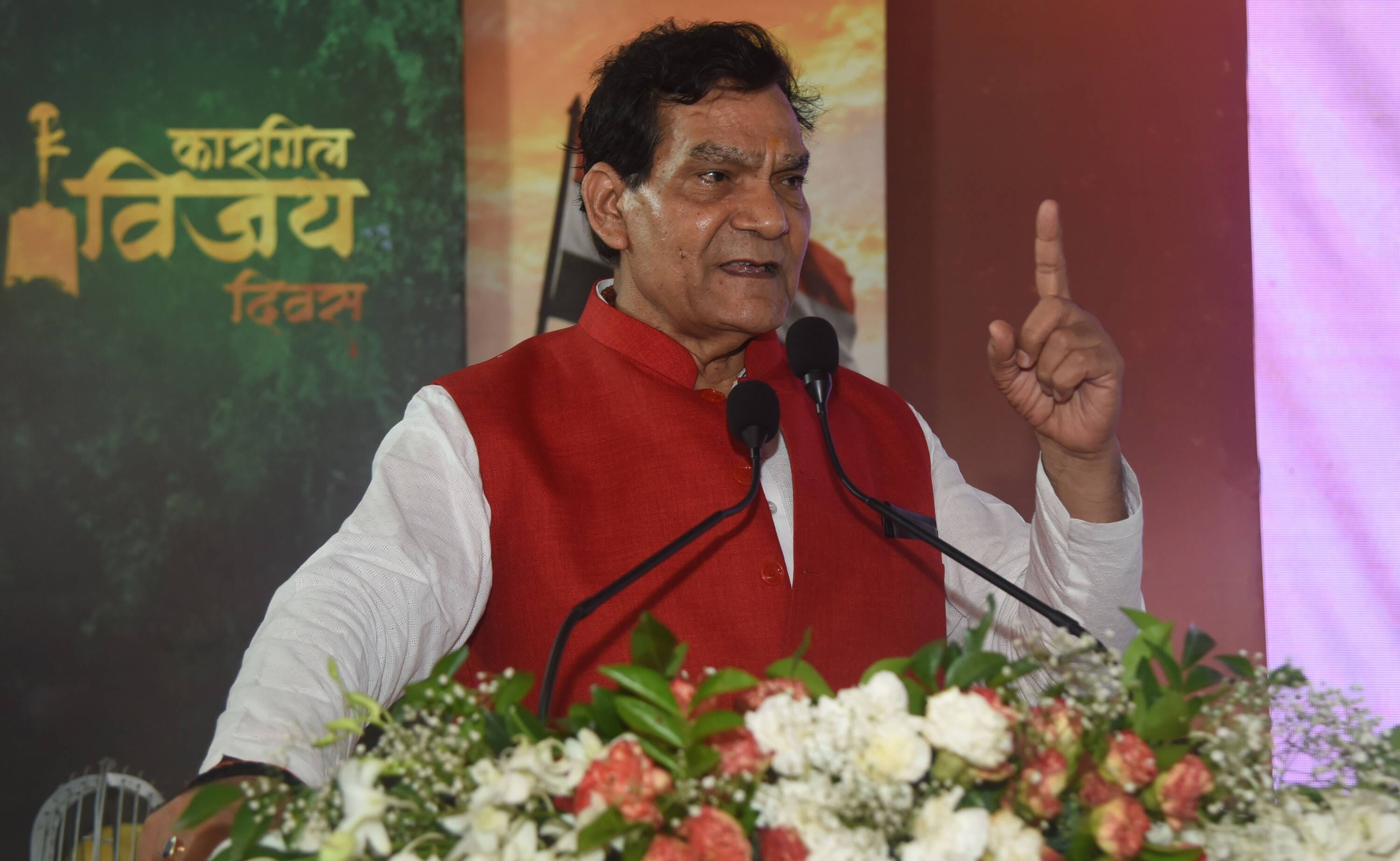 शहीदों के परिजनों, वीर माताओं और वीर नारियों को अंगवस्त्र व स्मृति चिह्न भेंट कर सम्मानित किया 