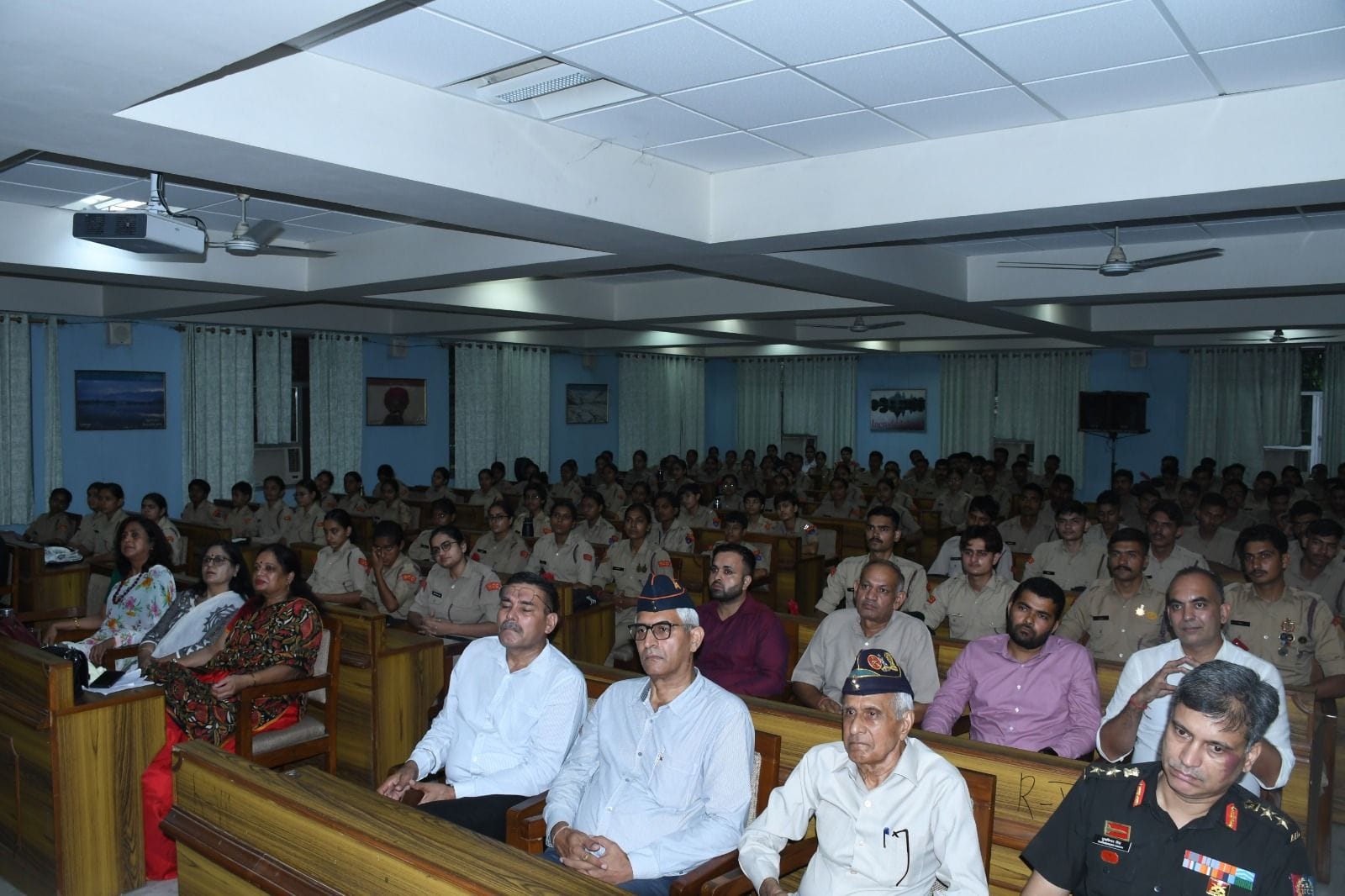 12-कारगिल विजय दिवस पर एमडीयू में आयोजित स्मृति नमन कार्यक्रम के दौरान संबोधित करते मुख्य वक्त