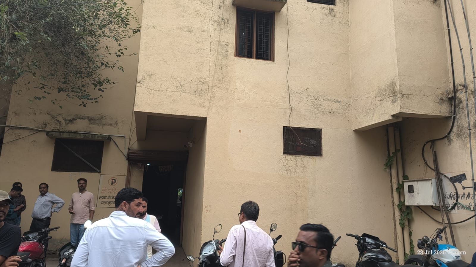 15 वर्षों से होटल में रह रहे थे मनरेगा के संविदा सब इंजीनियर, पोस्टमार्टम रिपोर्ट के बाद होगा म