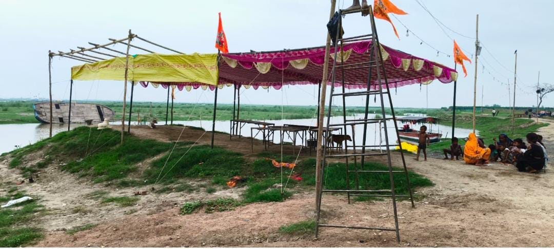 फोटो 25: छिबरामऊ से राजघाट जाने वाले मार्ग पर निर्माणाधीन पुलिया व कच्चा मार्ग। संवाद फोटो 25: छिबरामऊ से राजघाट जाने वाले मार्ग पर निर्माणाधीन पुलिया व कच्चा मार्ग। संवाद