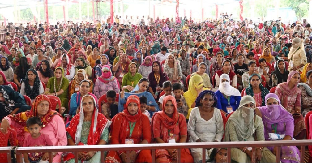 फोटो 6 नरवाना। उझाना गांव के स्टेडियम में पौधारोपण करते हुए मुख्यमंत्री नायब सिंह सैनी। स्रोत प फोटो 6 नरवाना। उझाना गांव के स्टेडियम में पौधारोपण करते हुए मुख्यमंत्री नायब सिंह सैनी। स्रोत प