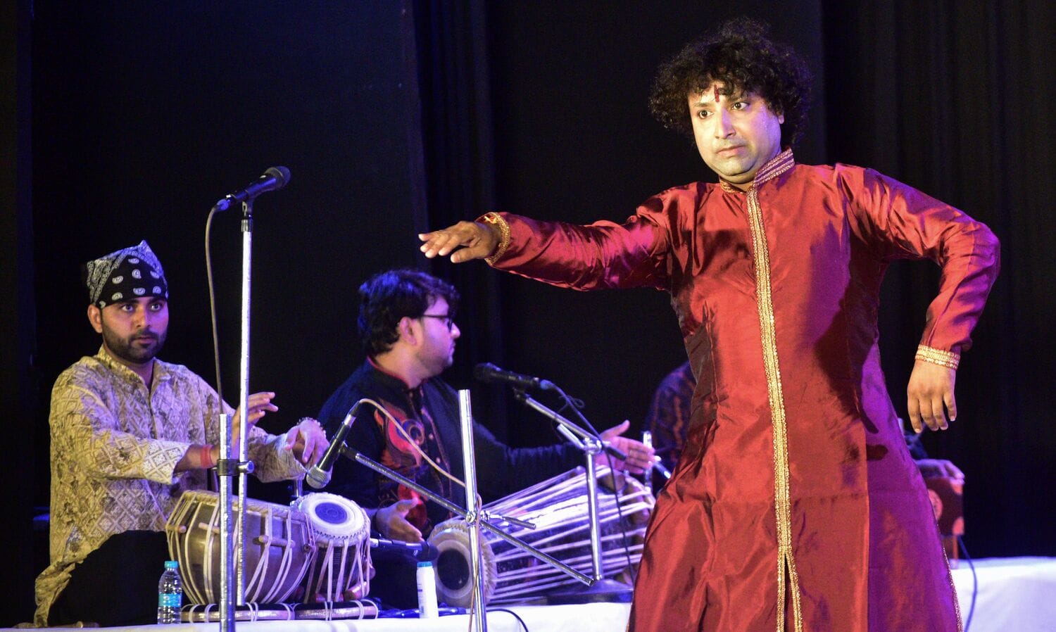 जयपुर घराने के सुप्रसिद्ध कथक कलाकार चेतन कुमार जवड़ा ने प्रभावशाली प्रस्तुति से किया मंत्रमुग्