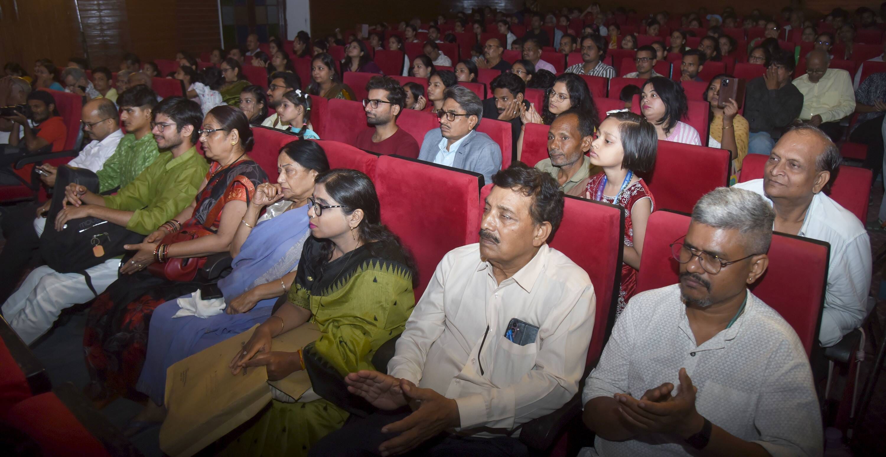 जयपुर घराने के सुप्रसिद्ध कथक कलाकार चेतन कुमार जवड़ा ने प्रभावशाली प्रस्तुति से किया मंत्रमुग्