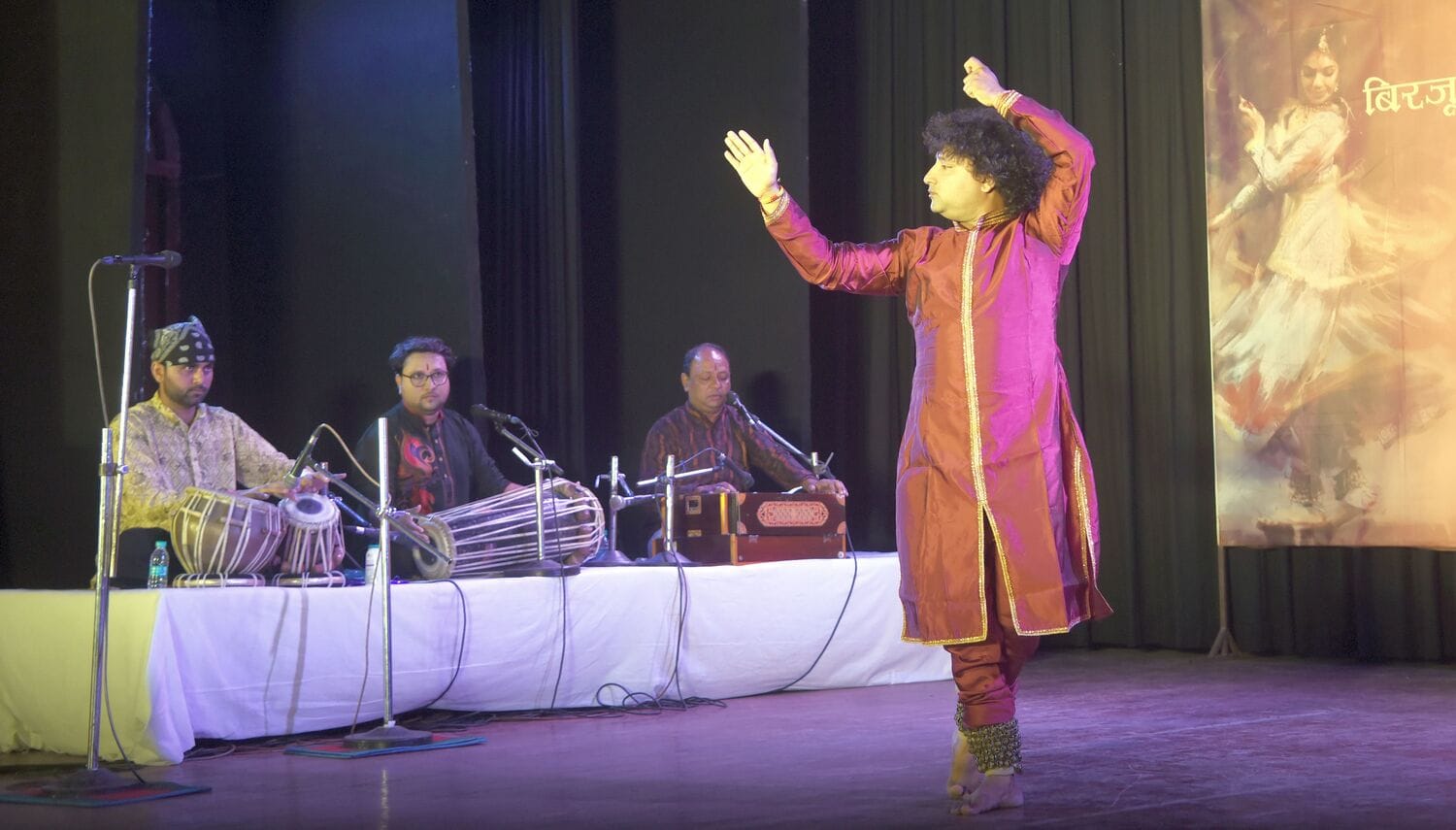 जयपुर घराने के सुप्रसिद्ध कथक कलाकार चेतन कुमार जवड़ा ने प्रभावशाली प्रस्तुति से किया मंत्रमुग्