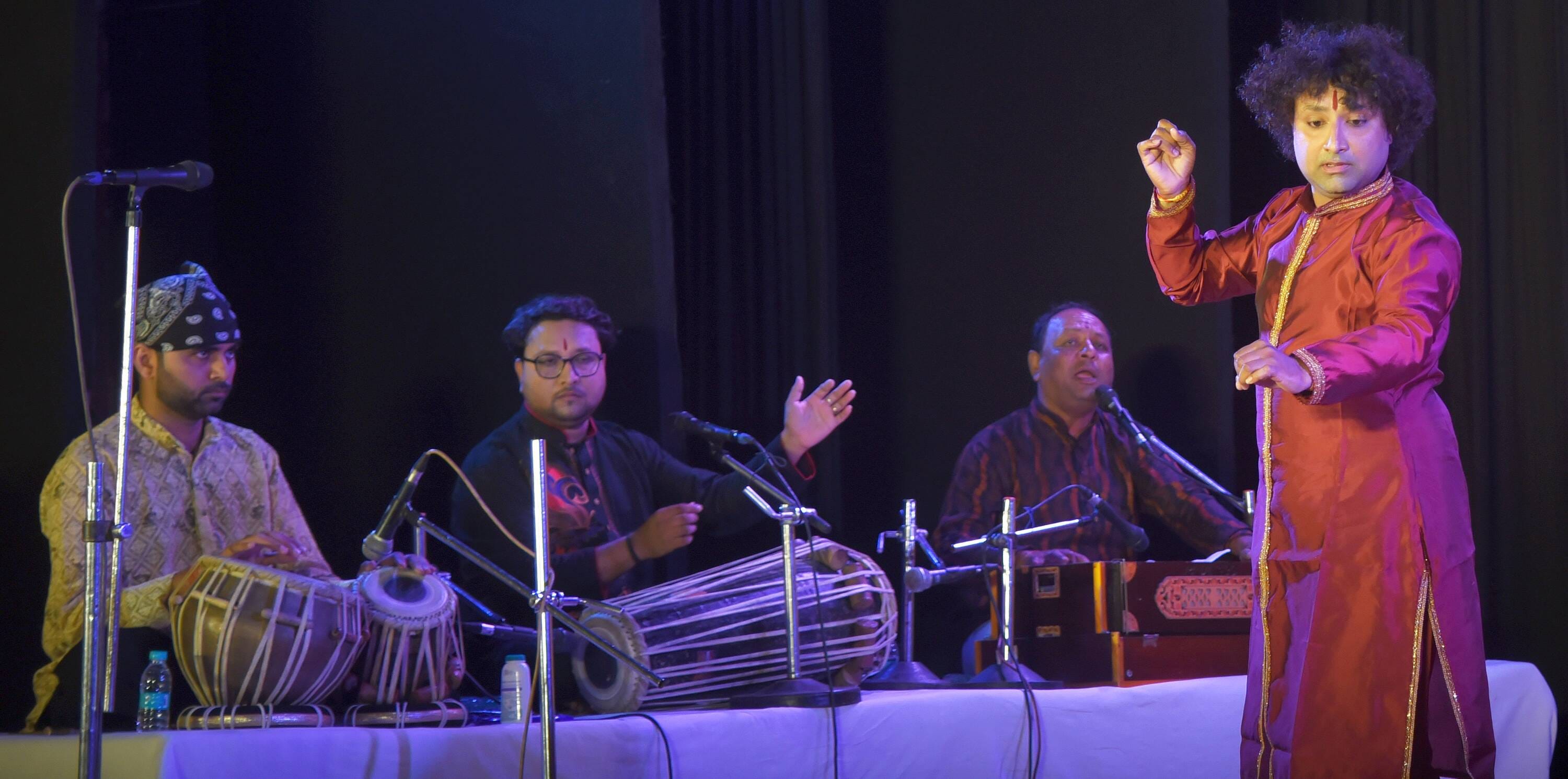 जयपुर घराने के सुप्रसिद्ध कथक कलाकार चेतन कुमार जवड़ा ने प्रभावशाली प्रस्तुति से किया मंत्रमुग्