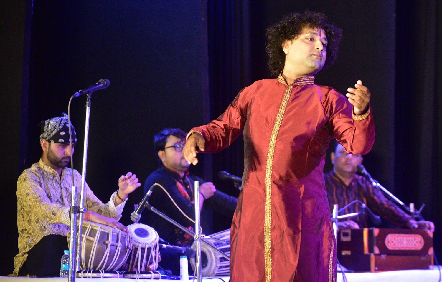 जयपुर घराने के सुप्रसिद्ध कथक कलाकार चेतन कुमार जवड़ा ने प्रभावशाली प्रस्तुति से किया मंत्रमुग्