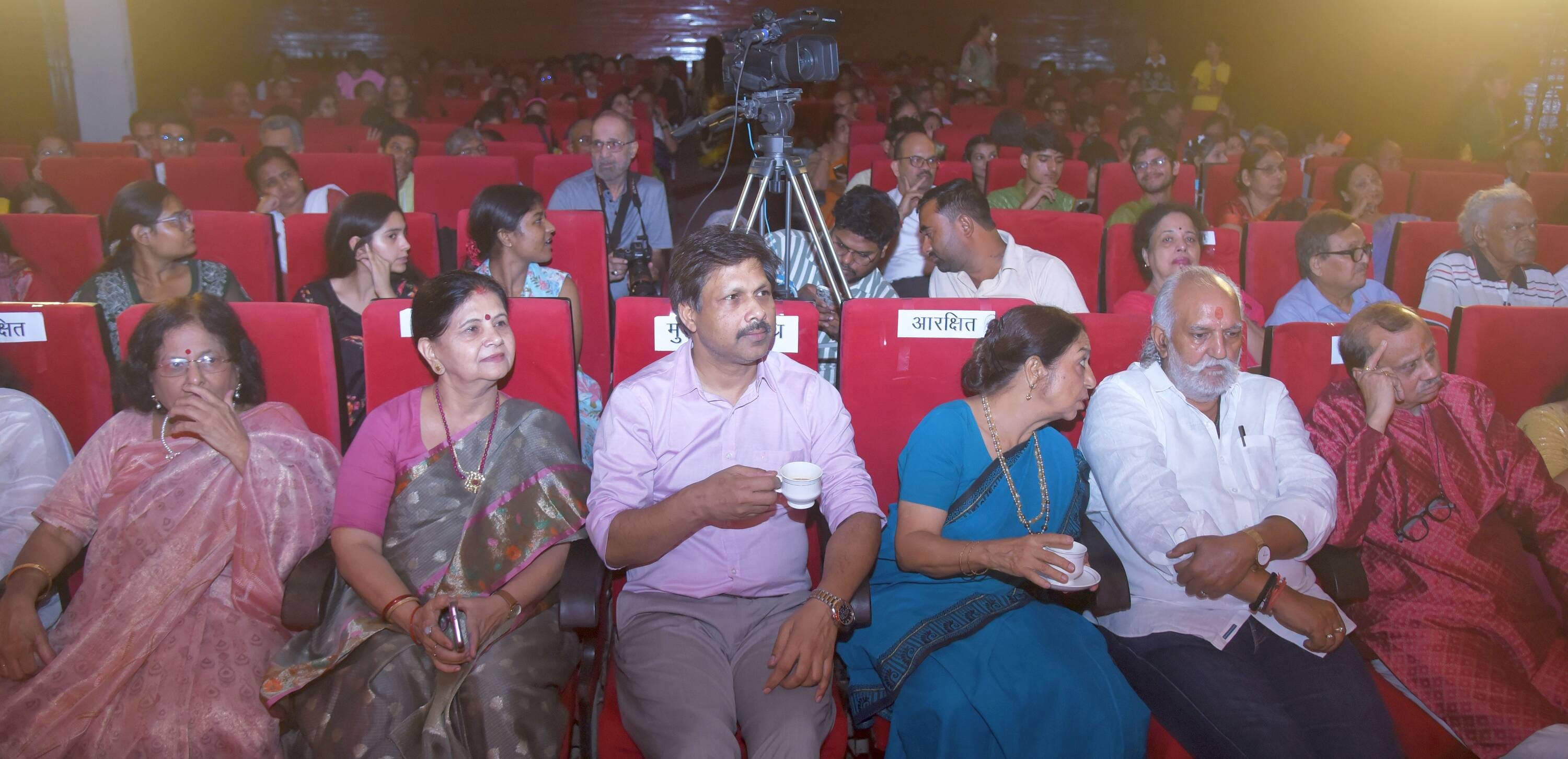 जयपुर घराने के सुप्रसिद्ध कथक कलाकार चेतन कुमार जवड़ा ने प्रभावशाली प्रस्तुति से किया मंत्रमुग्