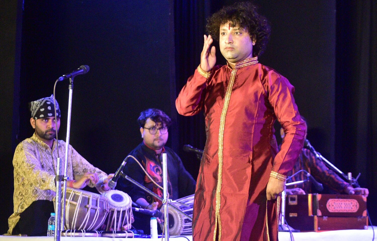 जयपुर घराने के सुप्रसिद्ध कथक कलाकार चेतन कुमार जवड़ा ने प्रभावशाली प्रस्तुति से किया मंत्रमुग्