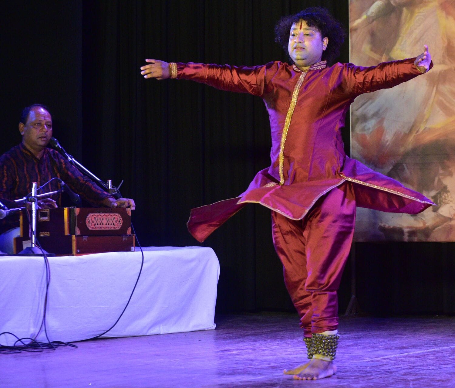 जयपुर घराने के सुप्रसिद्ध कथक कलाकार चेतन कुमार जवड़ा ने प्रभावशाली प्रस्तुति से किया मंत्रमुग्