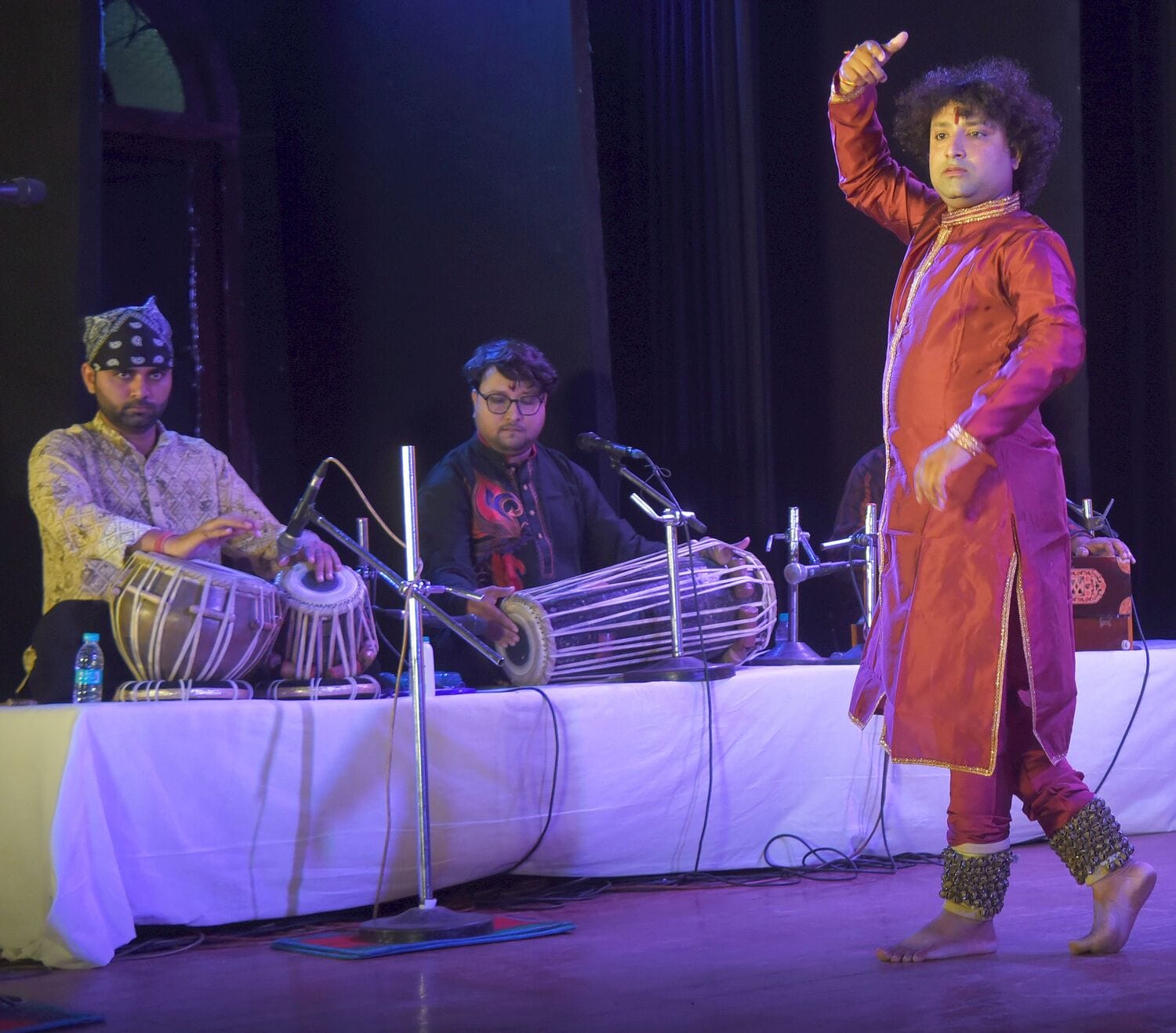 जयपुर घराने के सुप्रसिद्ध कथक कलाकार चेतन कुमार जवड़ा ने प्रभावशाली प्रस्तुति से किया मंत्रमुग्