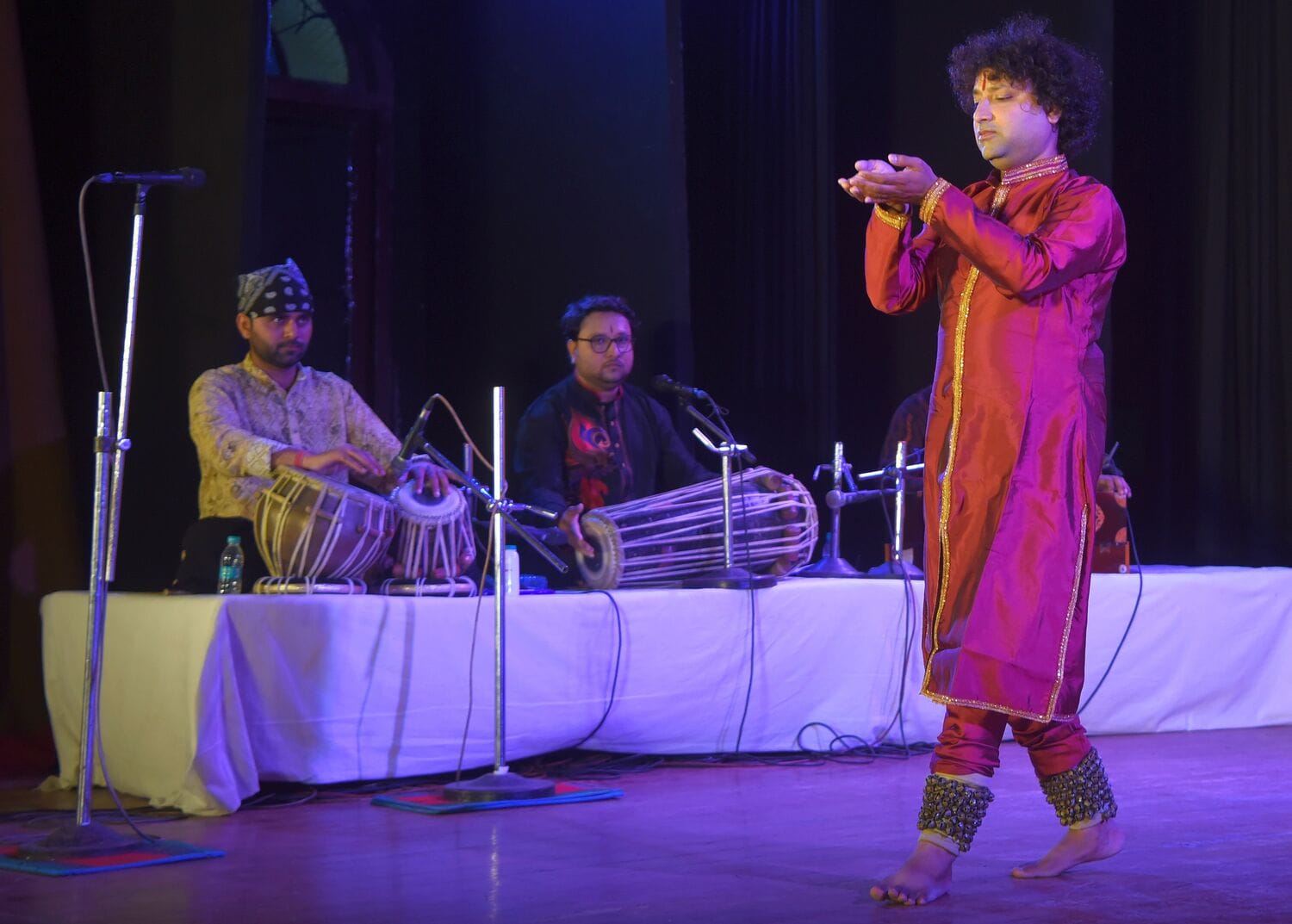 जयपुर घराने के सुप्रसिद्ध कथक कलाकार चेतन कुमार जवड़ा ने प्रभावशाली प्रस्तुति से किया मंत्रमुग्