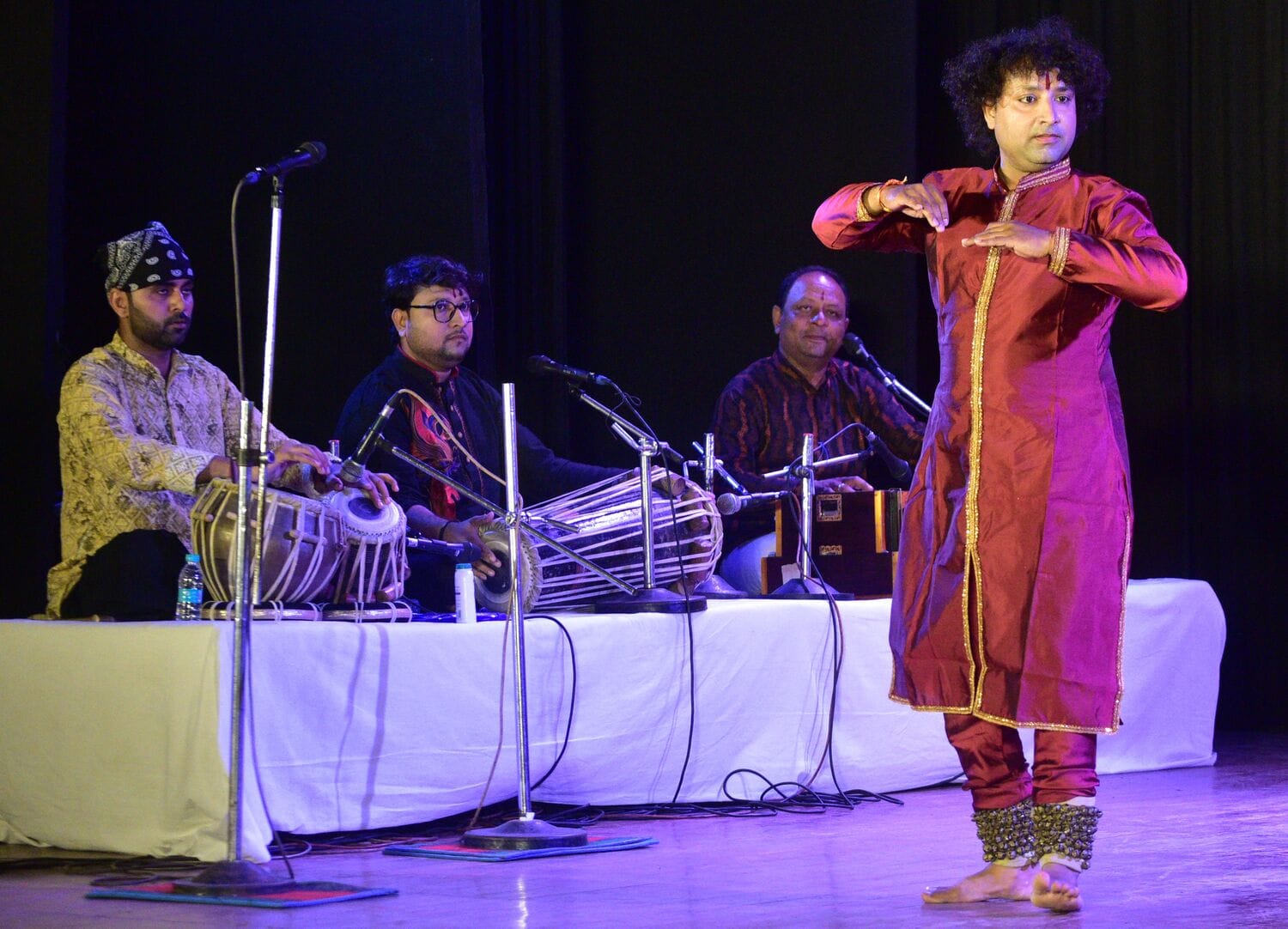 जयपुर घराने के सुप्रसिद्ध कथक कलाकार चेतन कुमार जवड़ा ने प्रभावशाली प्रस्तुति से किया मंत्रमुग्