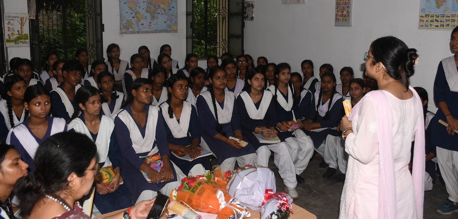राजकीय बालिका इंटर कॉलेज में हुए जागरूकता कार्यक्रम में मौजूद छात्राएं। -संवाद
