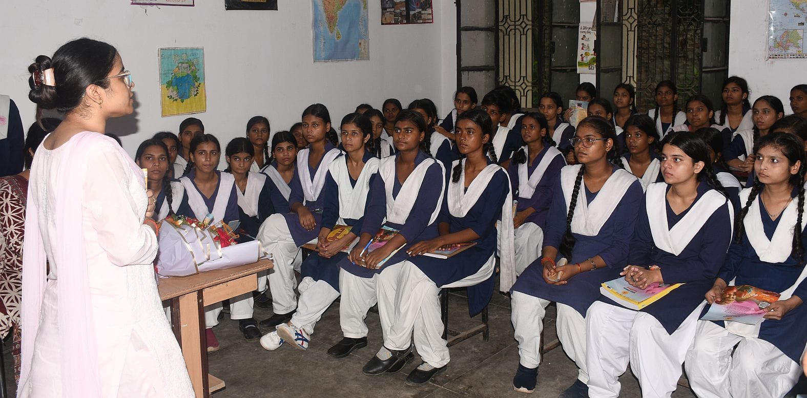 राजकीय बालिका इंटर कॉलेज में हुए जागरूकता कार्यक्रम में मौजूद छात्राएं। -संवाद