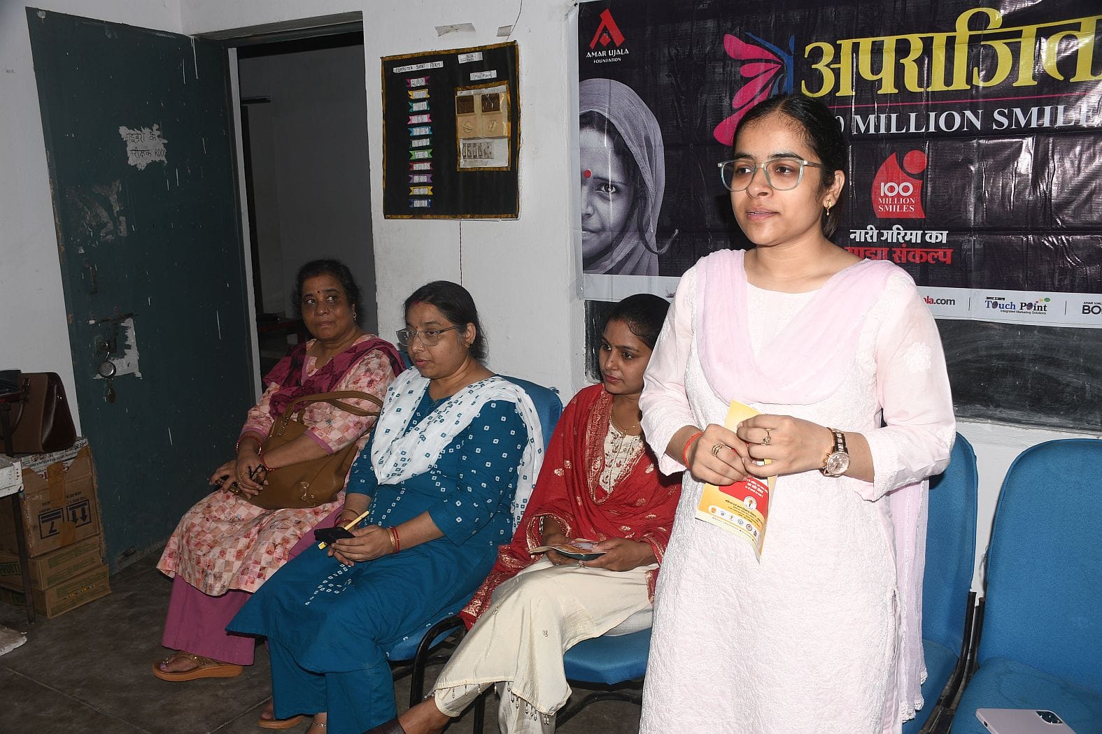 राजकीय बालिका इंटर कॉलेज में हुए जागरूकता कार्यक्रम में मौजूद छात्राएं। -संवाद