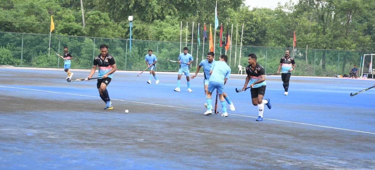 27वीं अंतरवाहिनी पीएसी मध्य जोन हॉकी प्रतियोगिता-2026 के पहले दिन 35वीं वाहिनी पीएसी लखनऊ और 30