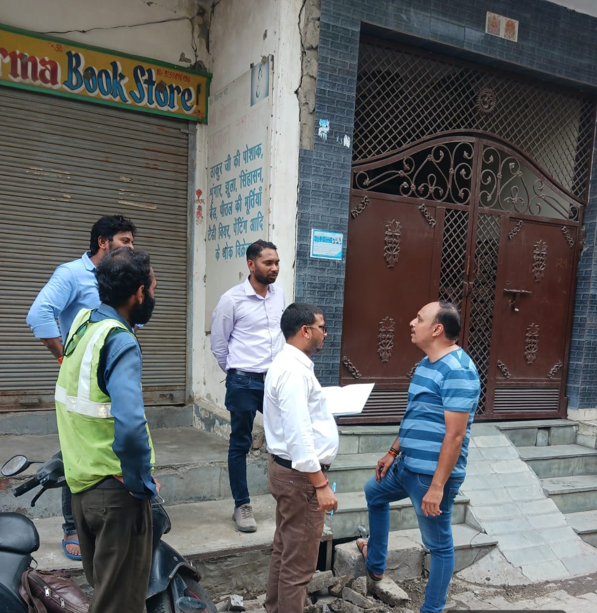 ब्रह्मपुरी क्षेत्र में विद्युत लाइन बनाने का लोगों ने विरोध किया। स्रोत : विद्युत विभाग। ब्रह्मपुरी क्षेत्र में विद्युत लाइन बनाने का लोगों ने विरोध किया। स्रोत : विद्युत विभाग।