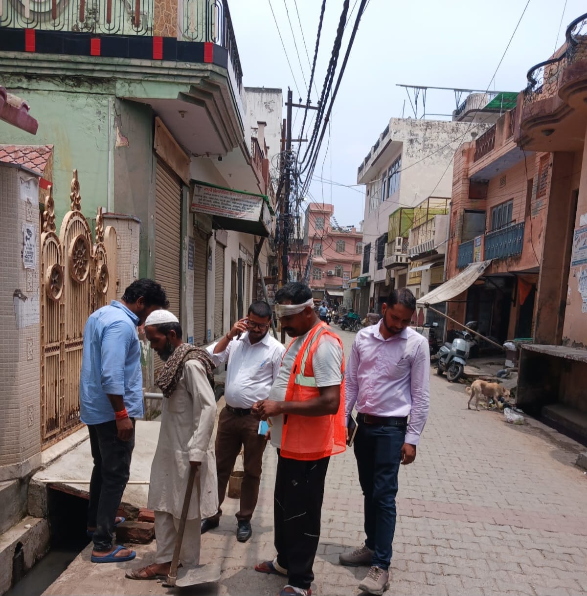 ब्रह्मपुरी क्षेत्र में विद्युत लाइन बनाने का लोगों ने विरोध किया। स्रोत : विद्युत विभाग। ब्रह्मपुरी क्षेत्र में विद्युत लाइन बनाने का लोगों ने विरोध किया। स्रोत : विद्युत विभाग।