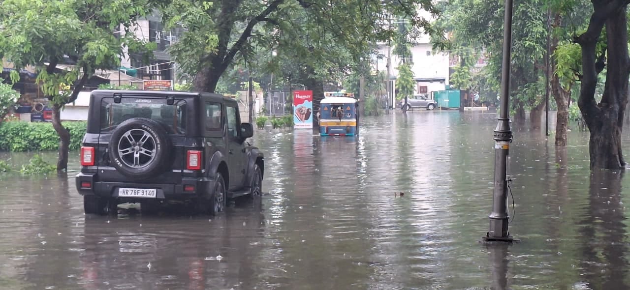 बारिश से शक्ति नगर में हुआ जलभराव। संवाद