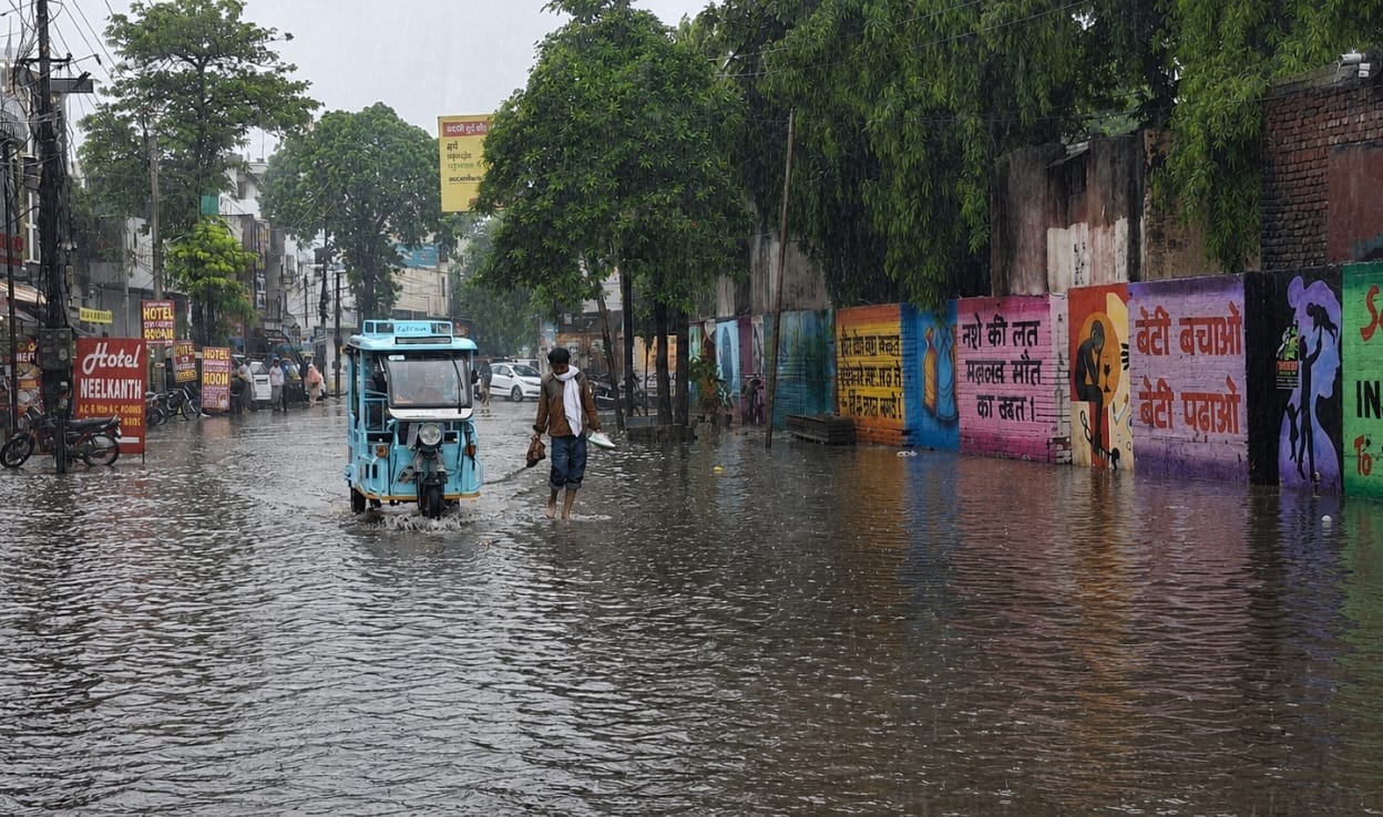 बारिश से शक्ति नगर में हुआ जलभराव। संवाद