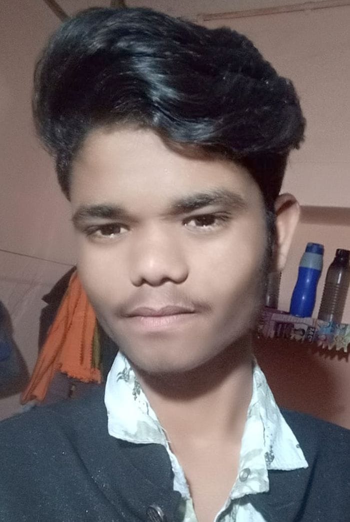फोटो 29 एमएएचपी 18 परिचय-दुर्घटना के बाद जाम लगाए परिजनों व कस्बावासियों को समझाती पुलिस। संवाद फोटो 29 एमएएचपी 18 परिचय-दुर्घटना के बाद जाम लगाए परिजनों व कस्बावासियों को समझाती पुलिस। संवाद