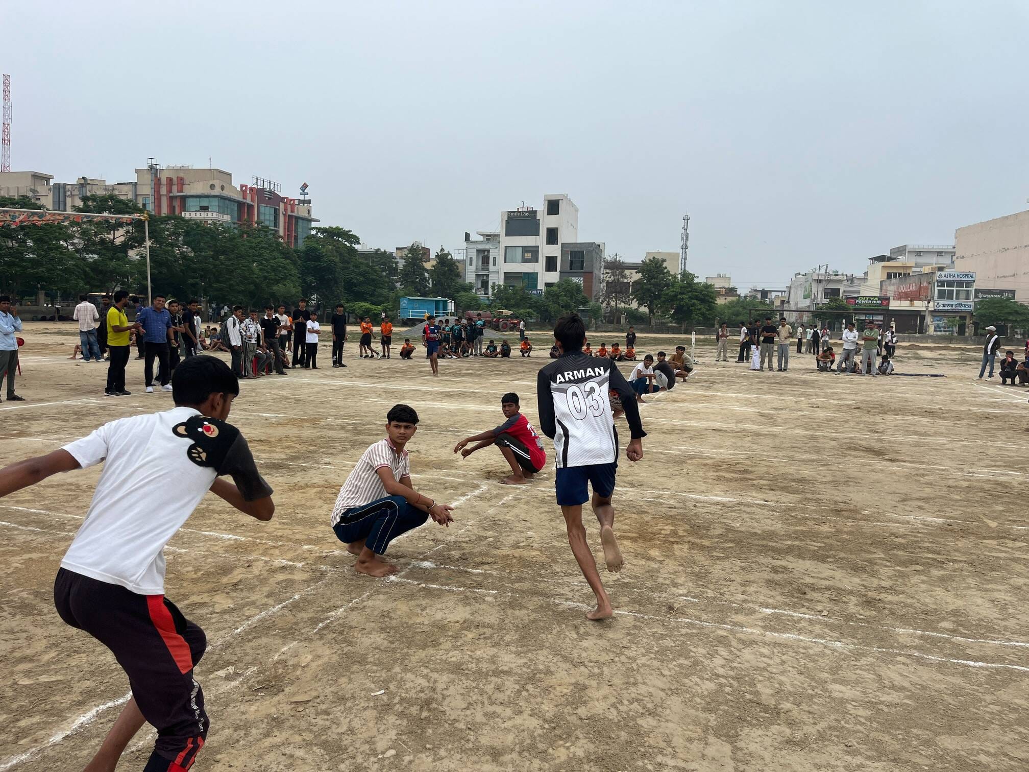 खिलाड़ियों से परिचय कर जिला स्तरीय खेलों का शुभारंभ करते जिला शिक्षा अधिकारी प्रमोद राणा व अ खिलाड़ियों से परिचय कर जिला स्तरीय खेलों का शुभारंभ करते जिला शिक्षा अधिकारी प्रमोद राणा व अ