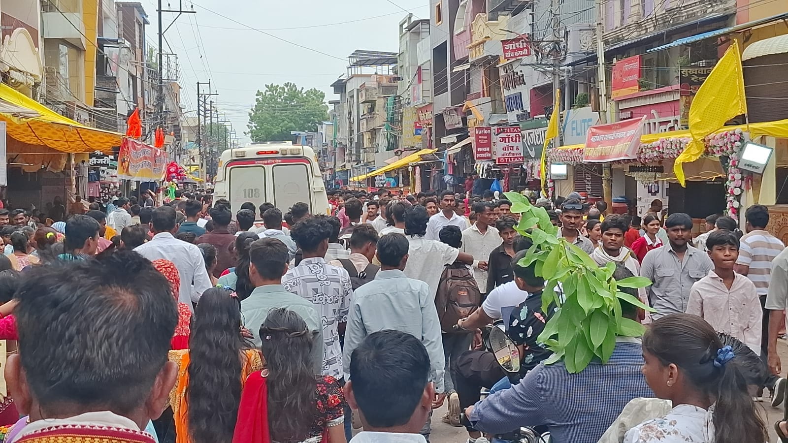 श्री दादाजी दरबार दर्शन करने उमड़े लाखों भक्त