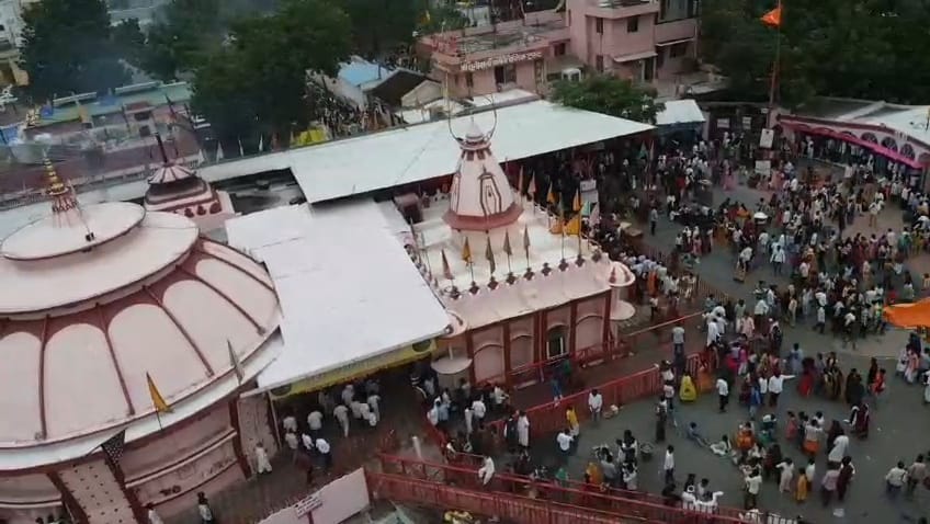 श्री दादाजी दरबार दर्शन करने उमड़े लाखों भक्त